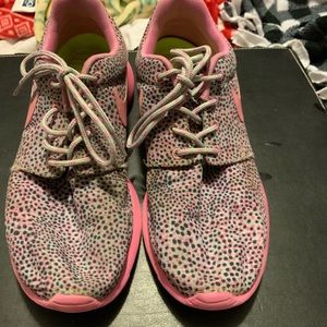 Women’s Nike Roshes